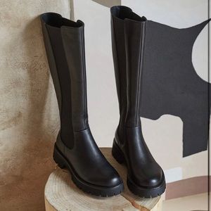 Looks like summer willow knee high Chelsea boot